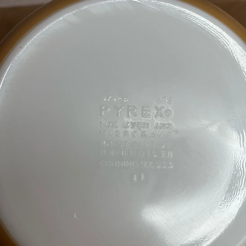 Pyrex Woodland Casserole Dish